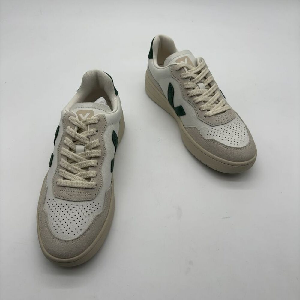 VEJA Leather Sneaker in Multicolor
